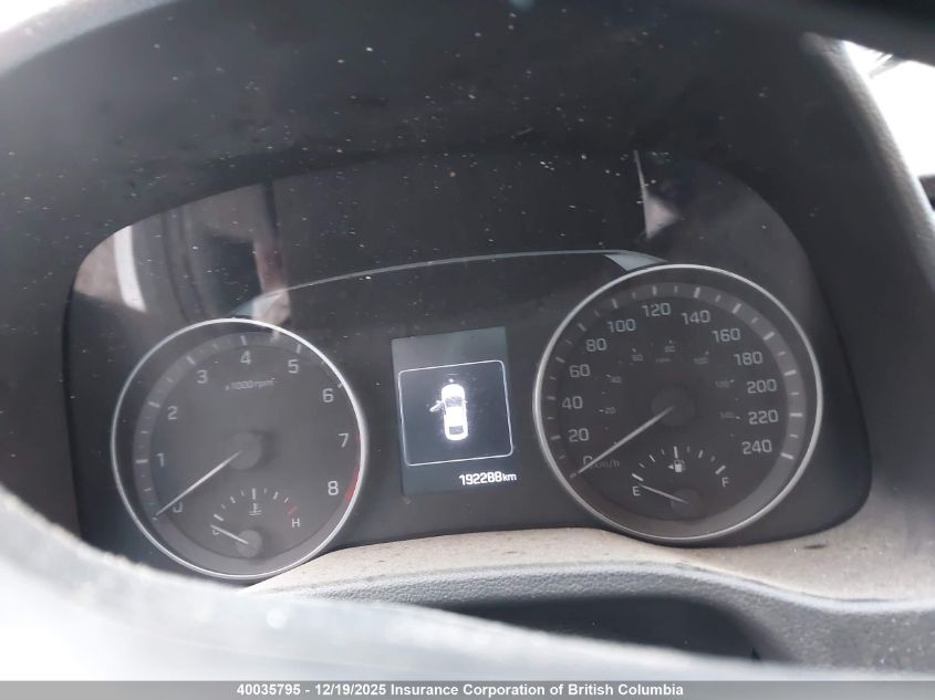 2017 Hyundai Elantra Se/Value/Limited VIN: KMHD84LF1HU111772 Lot: 40035795