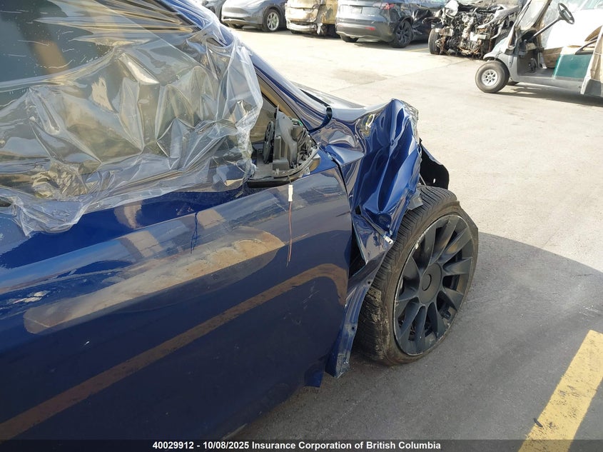 2022 Tesla Model Y VIN: 7SAYGDEE1NF490132 Lot: 40029912