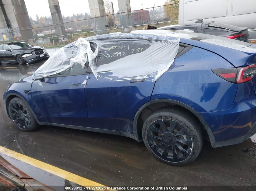 2022 Tesla Model Y VIN: 7SAYGDEE1NF490132 Lot: 40029912