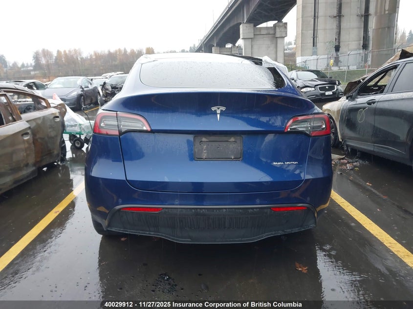 2022 Tesla Model Y VIN: 7SAYGDEE1NF490132 Lot: 40029912