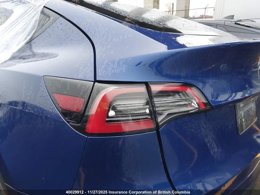 2022 Tesla Model Y VIN: 7SAYGDEE1NF490132 Lot: 40029912