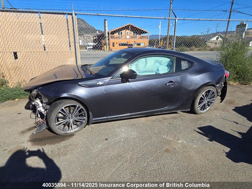 JF1ZNAA11F9711822 2015 SCION FR-S photo no. 2