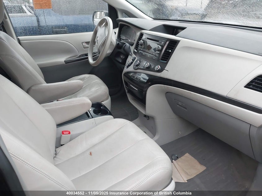 5TDJK3DC8BS008626 2011 TOYOTA SIENNA photo no. 5