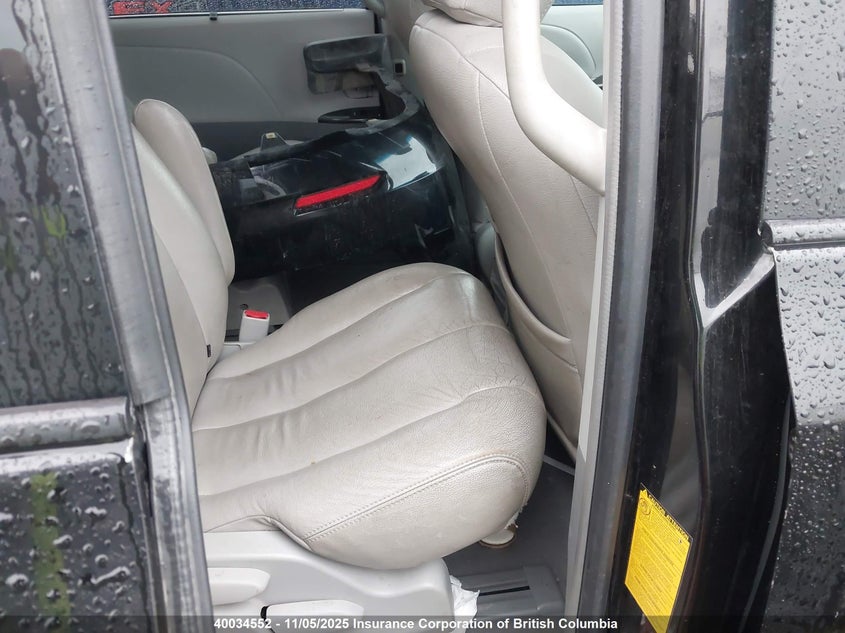 5TDJK3DC8BS008626 2011 TOYOTA SIENNA photo no. 8