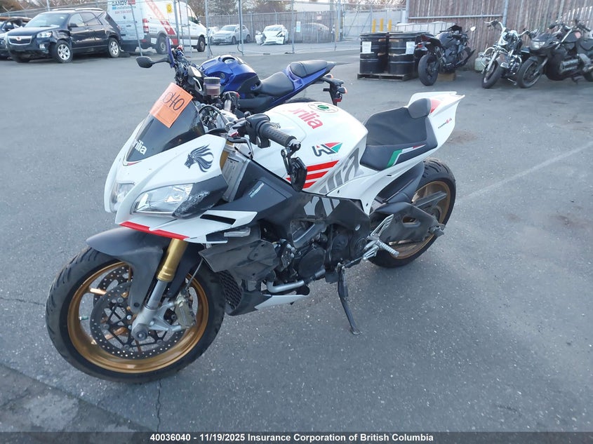ZD4TYU002GS000338 2016 APRILIA TUONO photo no. 2