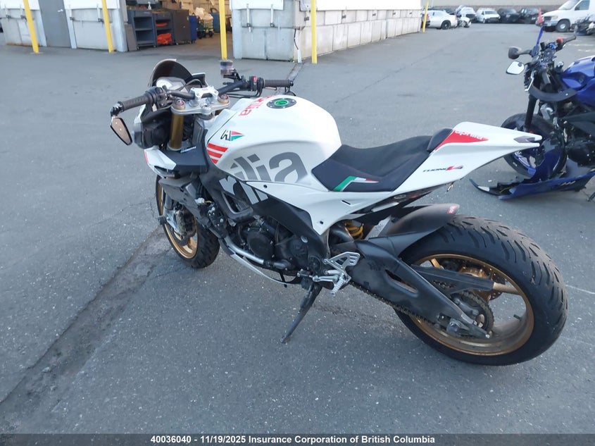 ZD4TYU002GS000338 2016 APRILIA TUONO photo no. 3