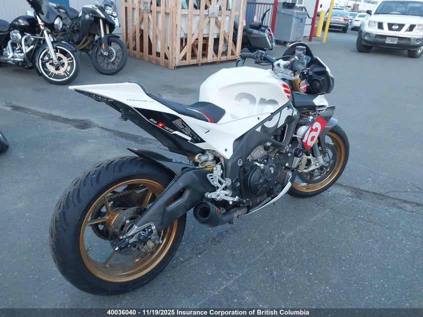 ZD4TYU002GS000338 2016 APRILIA TUONO photo no. 4