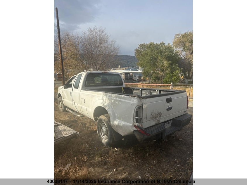 1FT7X2A67BEB83864 2011 FORD F250 photo no. 3