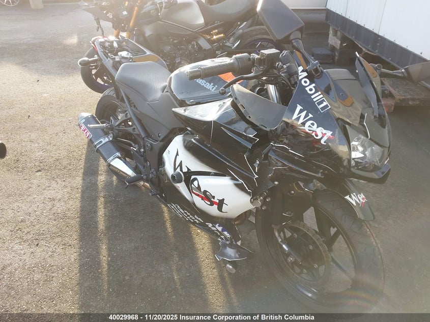 JKAEXMJ10BDA77136 2011 KAWASAKI NINJA photo no. 1
