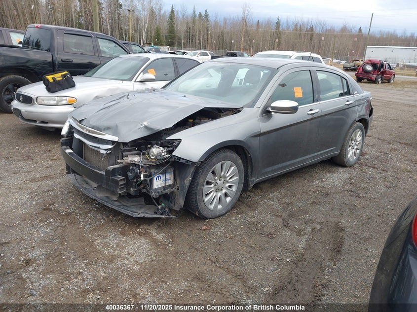 1C3CCBCG0DN757969 2013 CHRYSLER 200 photo no. 2