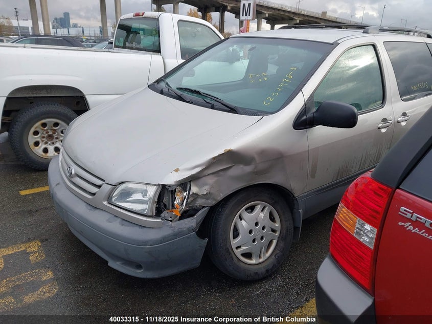 4T3ZF19CX2U447345 2002 TOYOTA SIENNA photo no. 2
