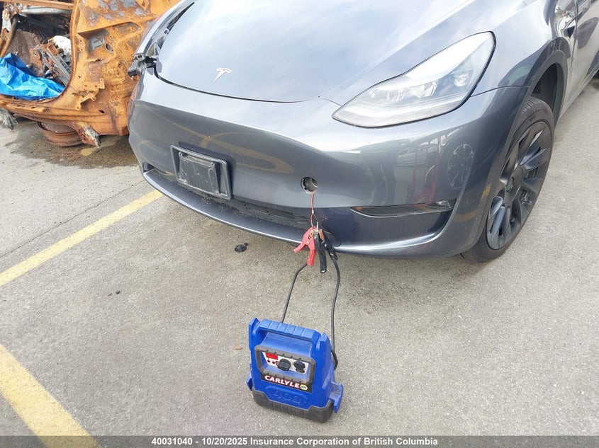 2023 Tesla Model Y VIN: 7SAYGDEE2PF772301 Lot: 40031040