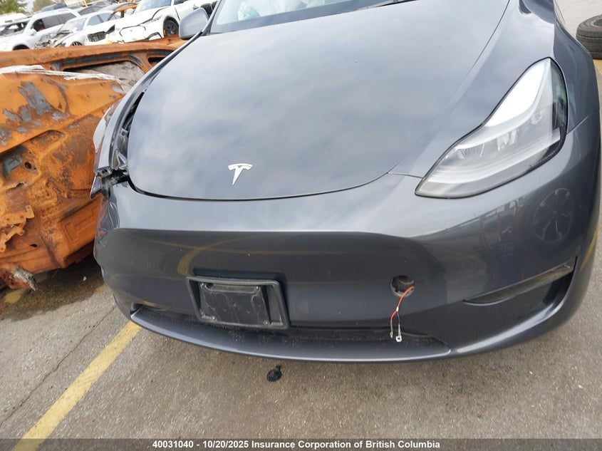 2023 Tesla Model Y VIN: 7SAYGDEE2PF772301 Lot: 40031040