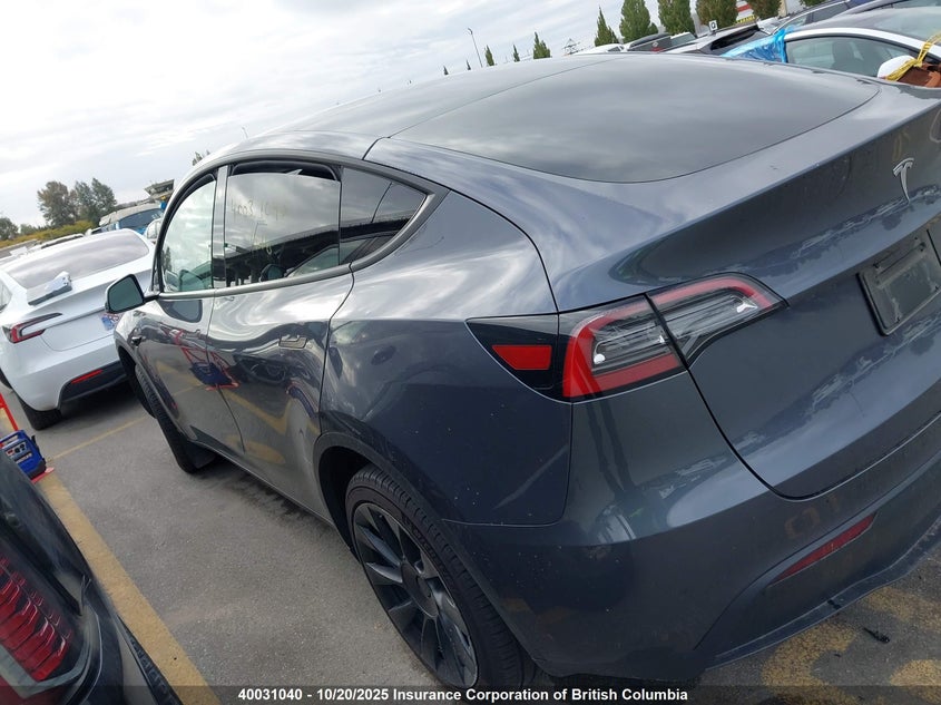 2023 Tesla Model Y VIN: 7SAYGDEE2PF772301 Lot: 40031040