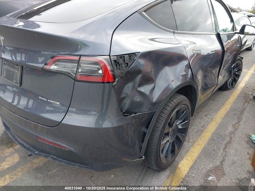 2023 Tesla Model Y VIN: 7SAYGDEE2PF772301 Lot: 40031040