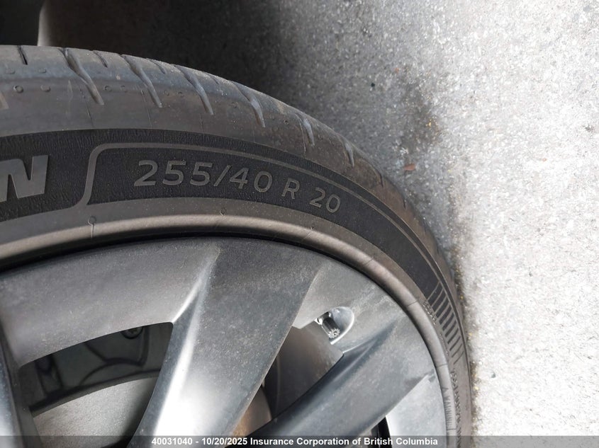 2023 Tesla Model Y VIN: 7SAYGDEE2PF772301 Lot: 40031040