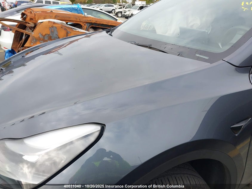 2023 Tesla Model Y VIN: 7SAYGDEE2PF772301 Lot: 40031040