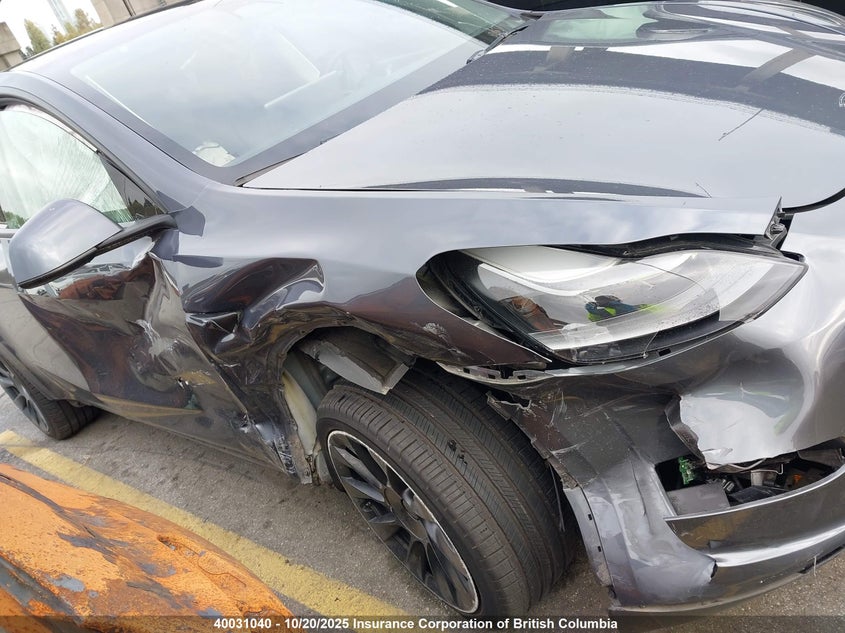 2023 Tesla Model Y VIN: 7SAYGDEE2PF772301 Lot: 40031040