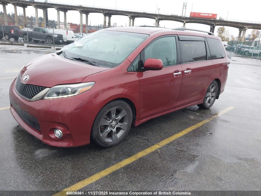 5TDXK3DCXFS600089 2015 TOYOTA SIENNA photo no. 2
