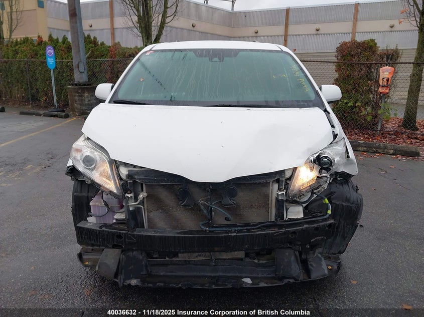 5TDKZ3DC6KS997462 2019 TOYOTA SIENNA photo no. 12