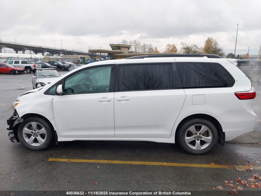 5TDKZ3DC6KS997462 2019 TOYOTA SIENNA photo no. 14