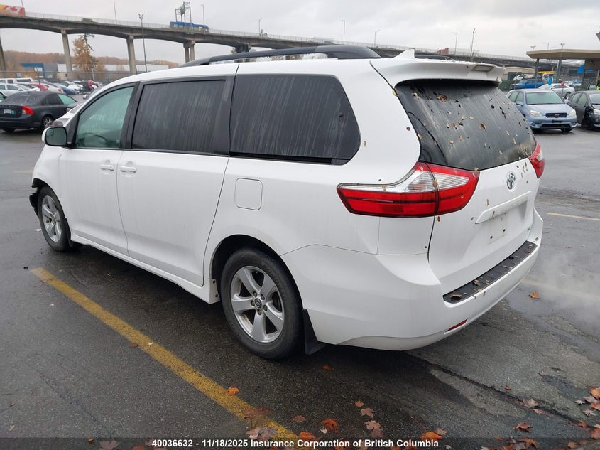 5TDKZ3DC6KS997462 2019 TOYOTA SIENNA photo no. 3