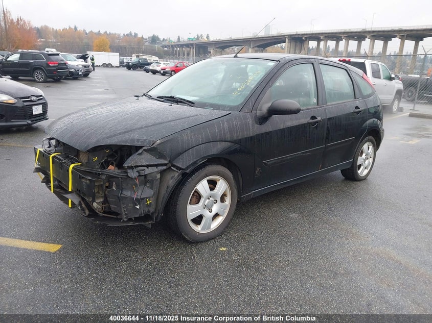 3FAFP37N95R114133 2005 FORD FOCUS photo no. 2