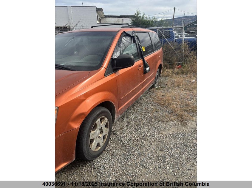 2D4RN4DG2BR705997 2011 DODGE CARAVAN photo no. 2