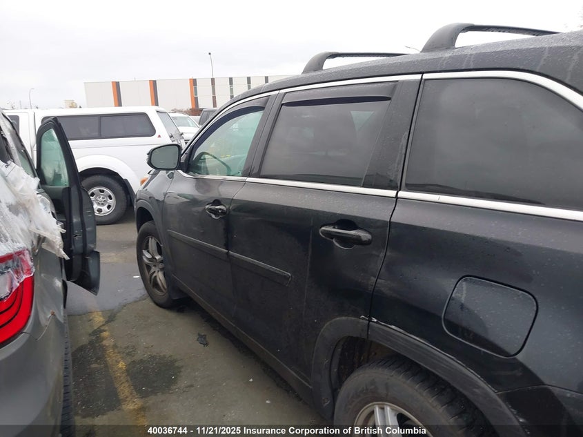 5TDBKRFH4FS189939 2015 TOYOTA HIGHLANDER photo no. 14