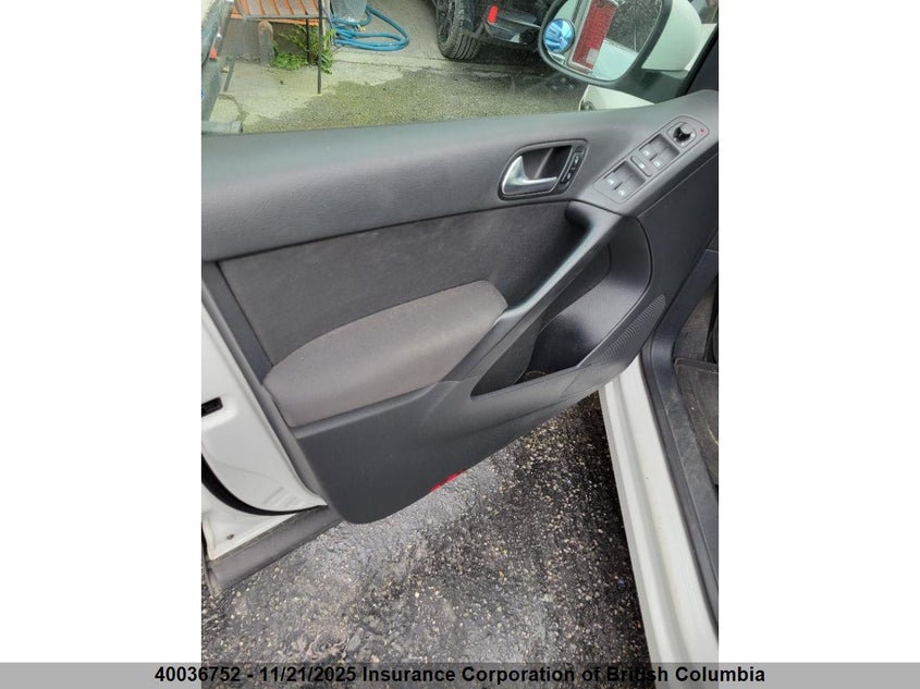 WVGBV7AX1AW519423 2010 VOLKSWAGEN TIGUAN photo no. 2