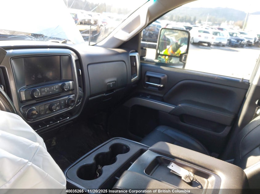 3GCUKRECXJG100154 2018 CHEVROLET SILVERADO photo no. 5