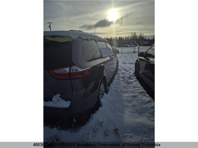5TDDK3DC4FS095007 2015 TOYOTA SIENNA photo no. 3