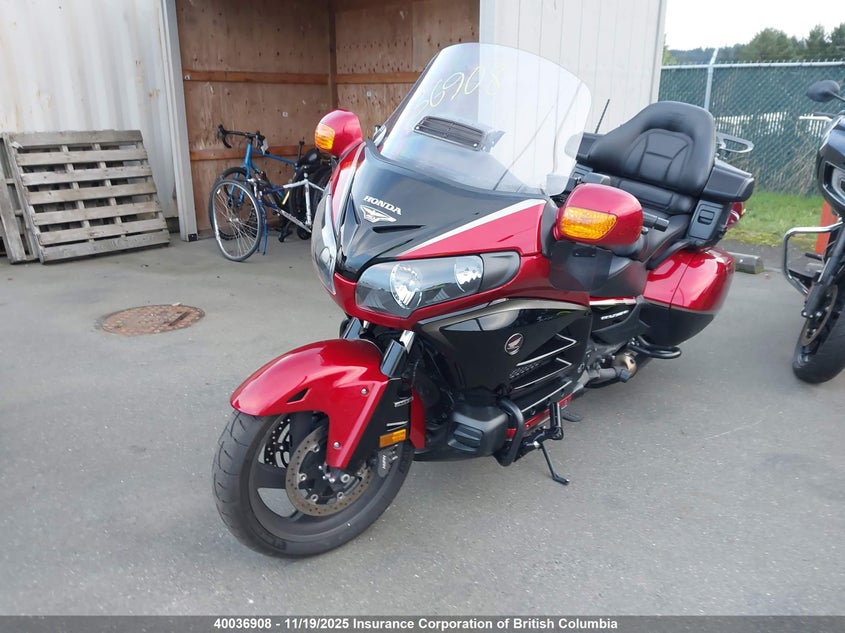 JH2SC68XXFK100082 2015 HONDA GL1800C photo no. 2