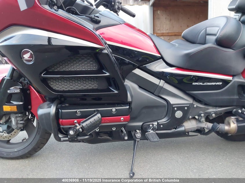 JH2SC68XXFK100082 2015 HONDA GL1800C photo no. 9