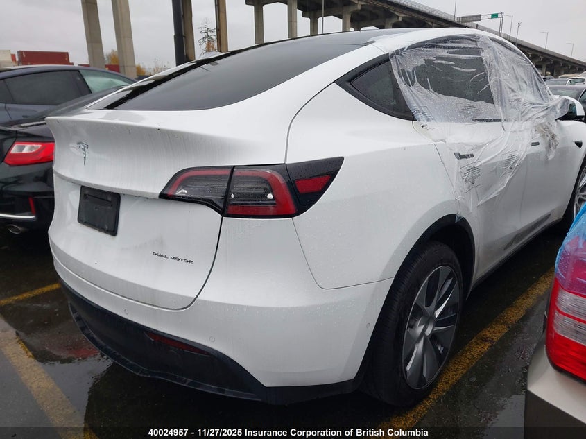 7SAYGDEE3NF544997 2022 TESLA MODEL Y photo no. 4