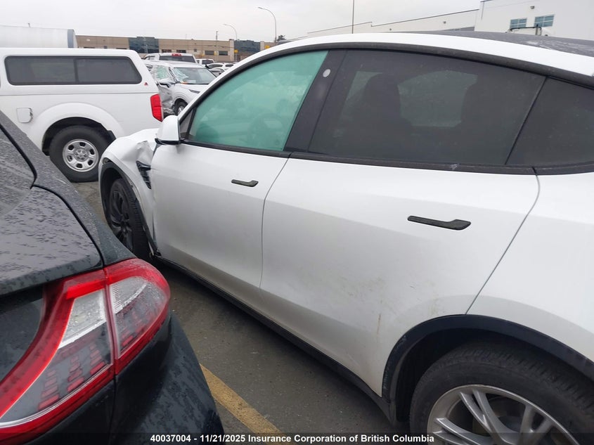 2023 Tesla Model Y VIN: LRWYGDFD1PC930995 Lot: 40037004