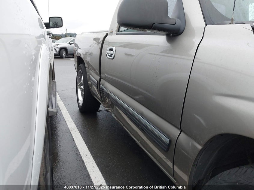 2000 Chevrolet Silverado C1500 VIN: 1GCEC14WXYZ289753 Lot: 40037018