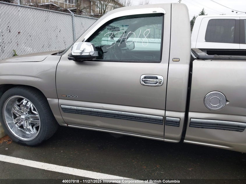 2000 Chevrolet Silverado C1500 VIN: 1GCEC14WXYZ289753 Lot: 40037018
