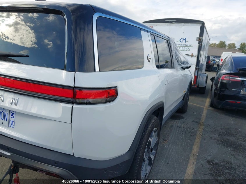 7PDSGABA6PN011753 2023 RIVIAN R1S photo no. 4