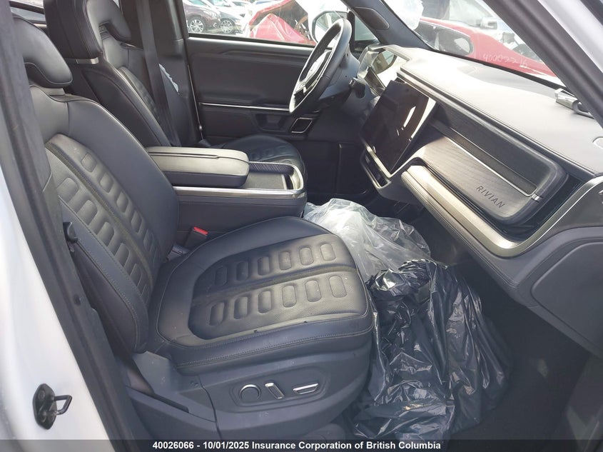 7PDSGABA6PN011753 2023 RIVIAN R1S photo no. 5