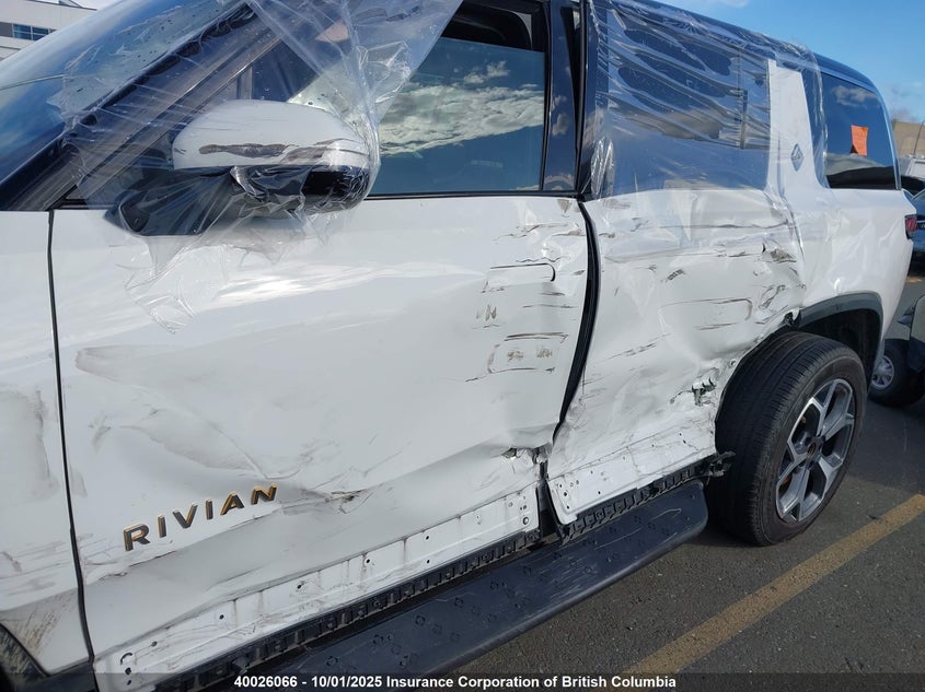 7PDSGABA6PN011753 2023 RIVIAN R1S photo no. 6