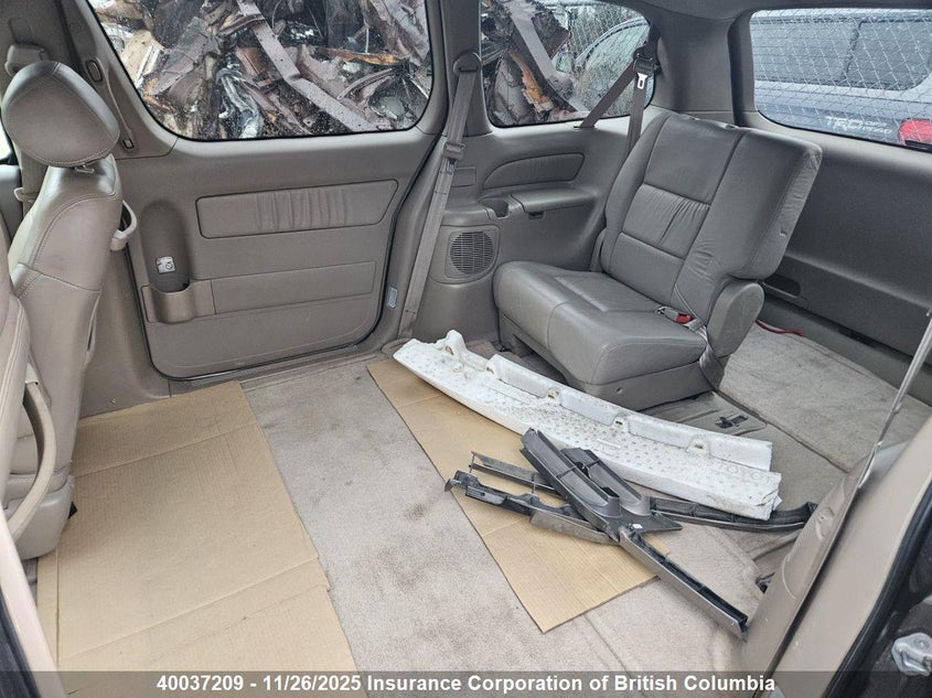 1998 Toyota Sienna Le/Xle VIN: 4T3ZF13CXWU057828 Lot: 40037209