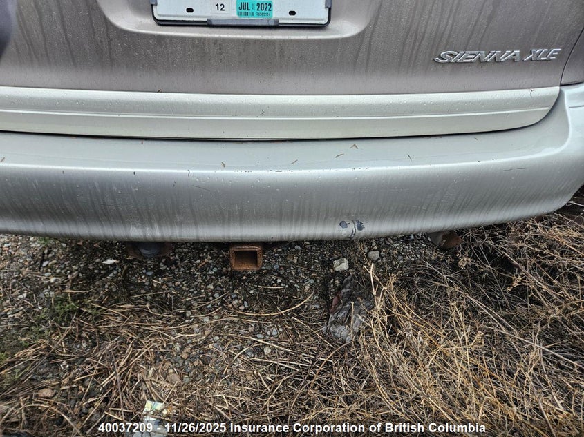 1998 Toyota Sienna Le/Xle VIN: 4T3ZF13CXWU057828 Lot: 40037209