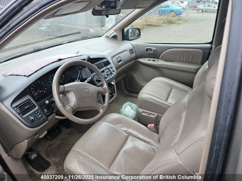 1998 Toyota Sienna Le/Xle VIN: 4T3ZF13CXWU057828 Lot: 40037209