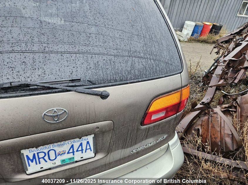 1998 Toyota Sienna Le/Xle VIN: 4T3ZF13CXWU057828 Lot: 40037209