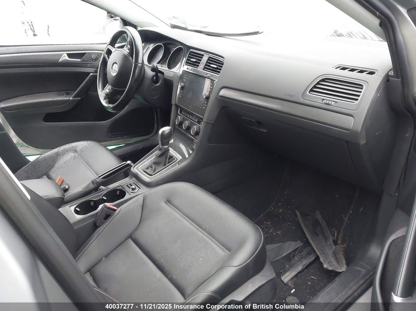 3VW117AU0JM760887 2018 VOLKSWAGEN GOLF photo no. 5
