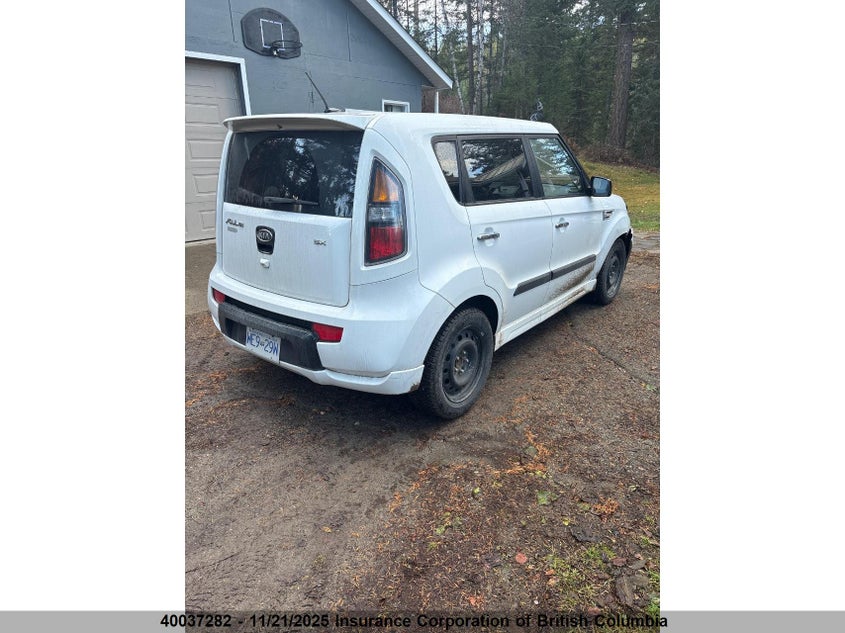 KNDJT2A28B7325786 2011 KIA SOUL photo no. 3