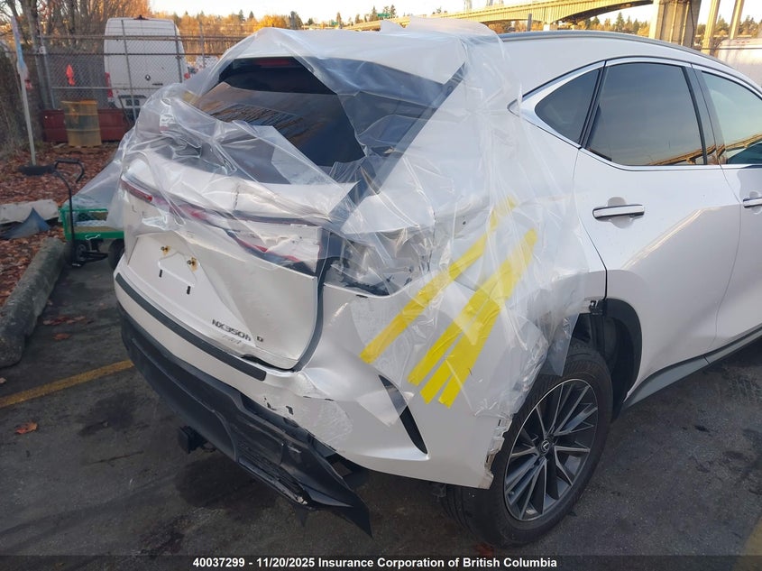 2T2AKCEZ9NC007111 2022 LEXUS NX photo no. 6