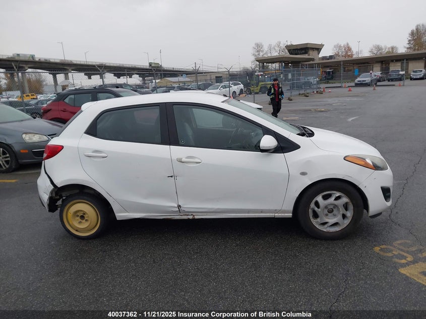 JM1DE1HY3B0105606 2011 MAZDA 2 photo no. 13