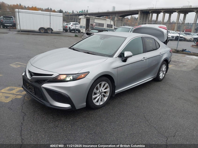 4T1G11AKXNU663704 2022 TOYOTA CAMRY photo no. 2